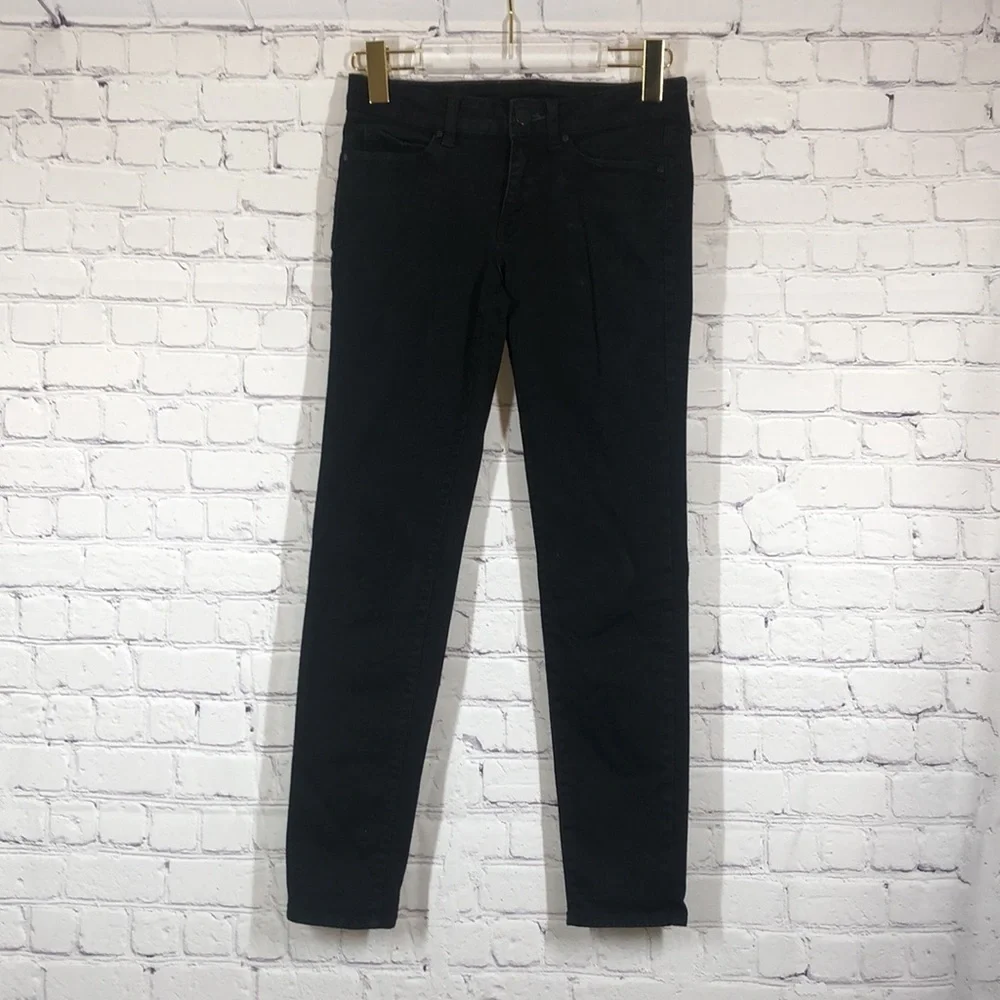 UNIQLO denim in black color